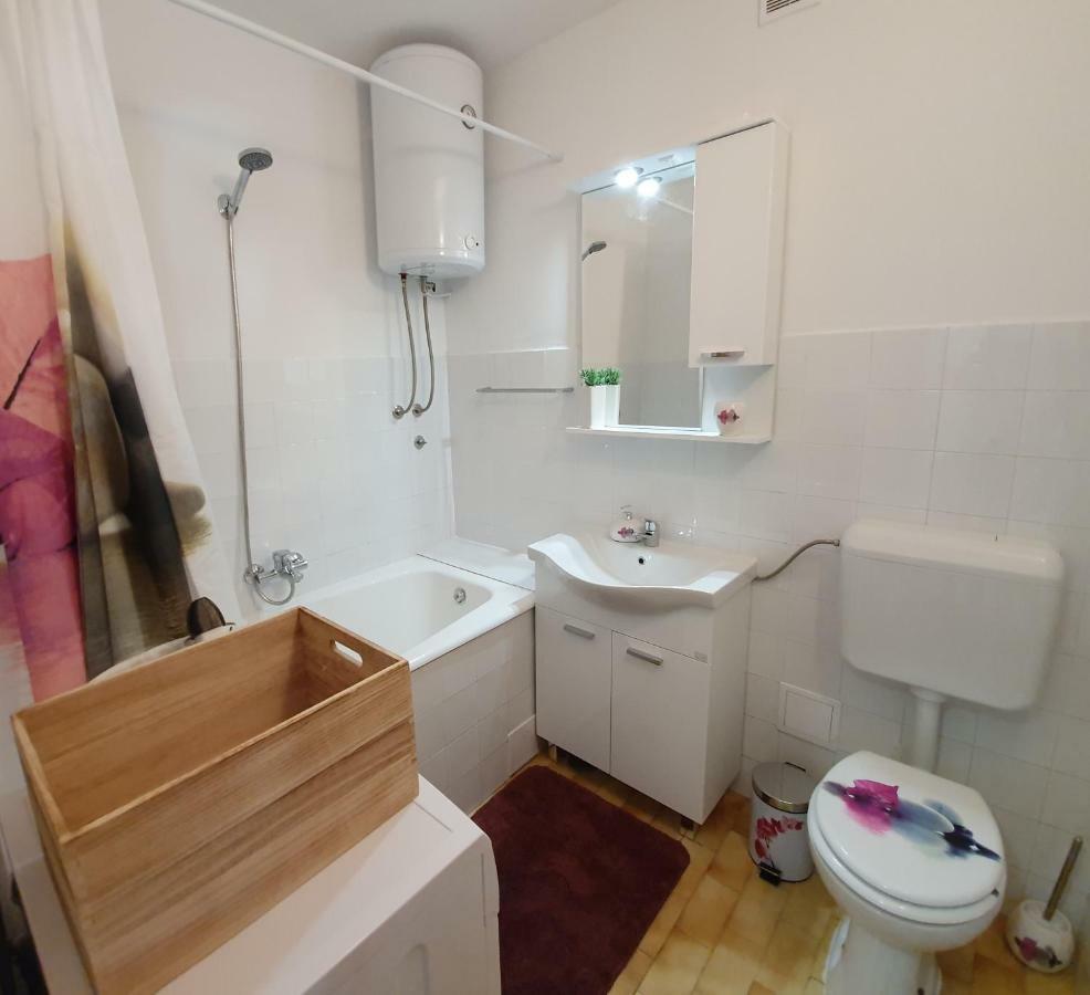 Apartment Dina Omiš Zewnętrze zdjęcie